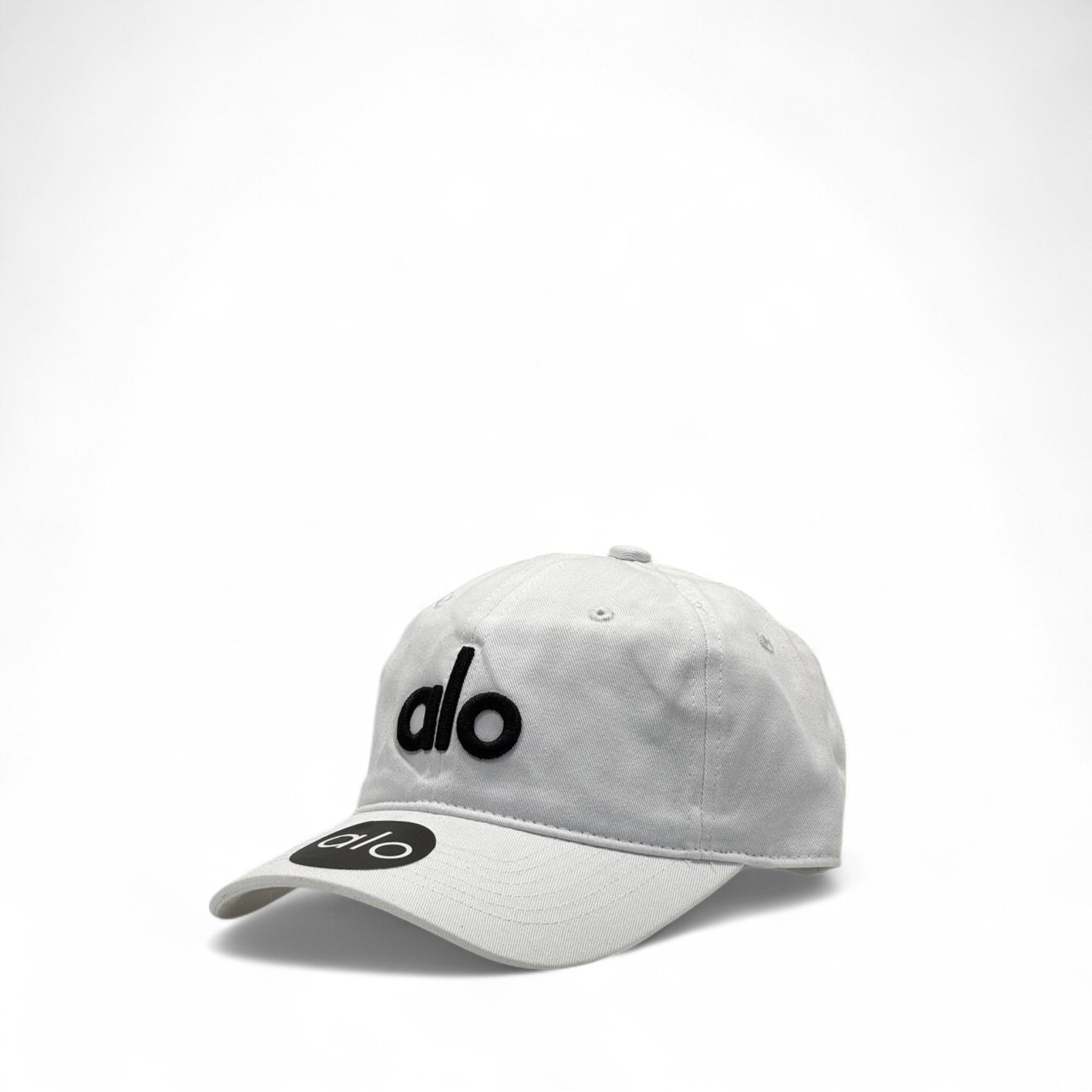 Alo Yoga Signature Cap – Clean White Edition 🖤🤍