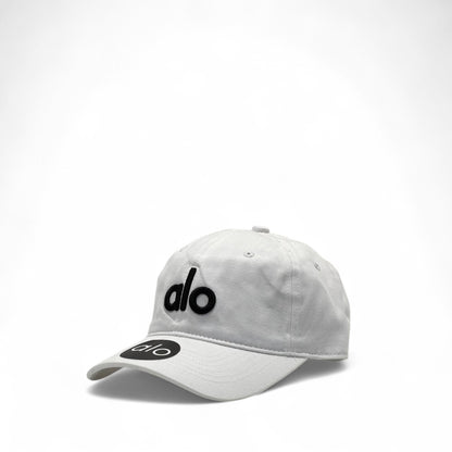 Alo Yoga Signature Cap – Clean White Edition 🖤🤍