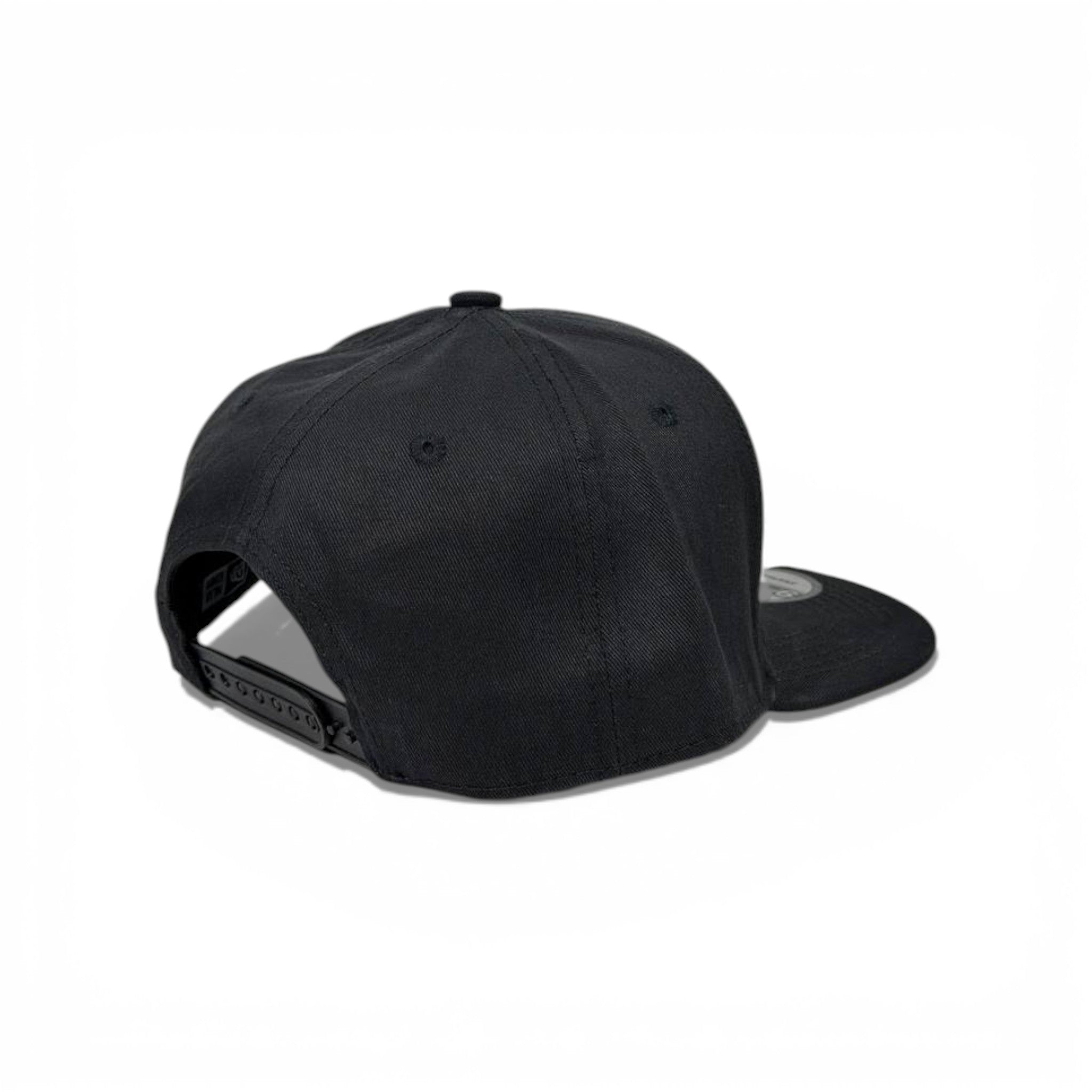 🧢 New Era Black Flat Brim Cap – Classic Urban Streetwear 🖤🔥