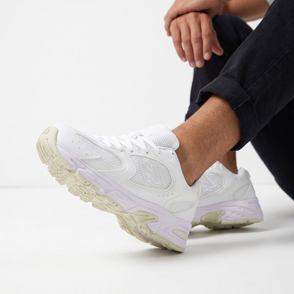 New Balance Sneakers – White Chunky Runner 👟✨