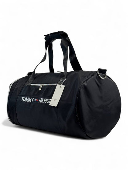 🖤 Tommy Hilfiger Duffel Bag – Black Classic Edition 🖤