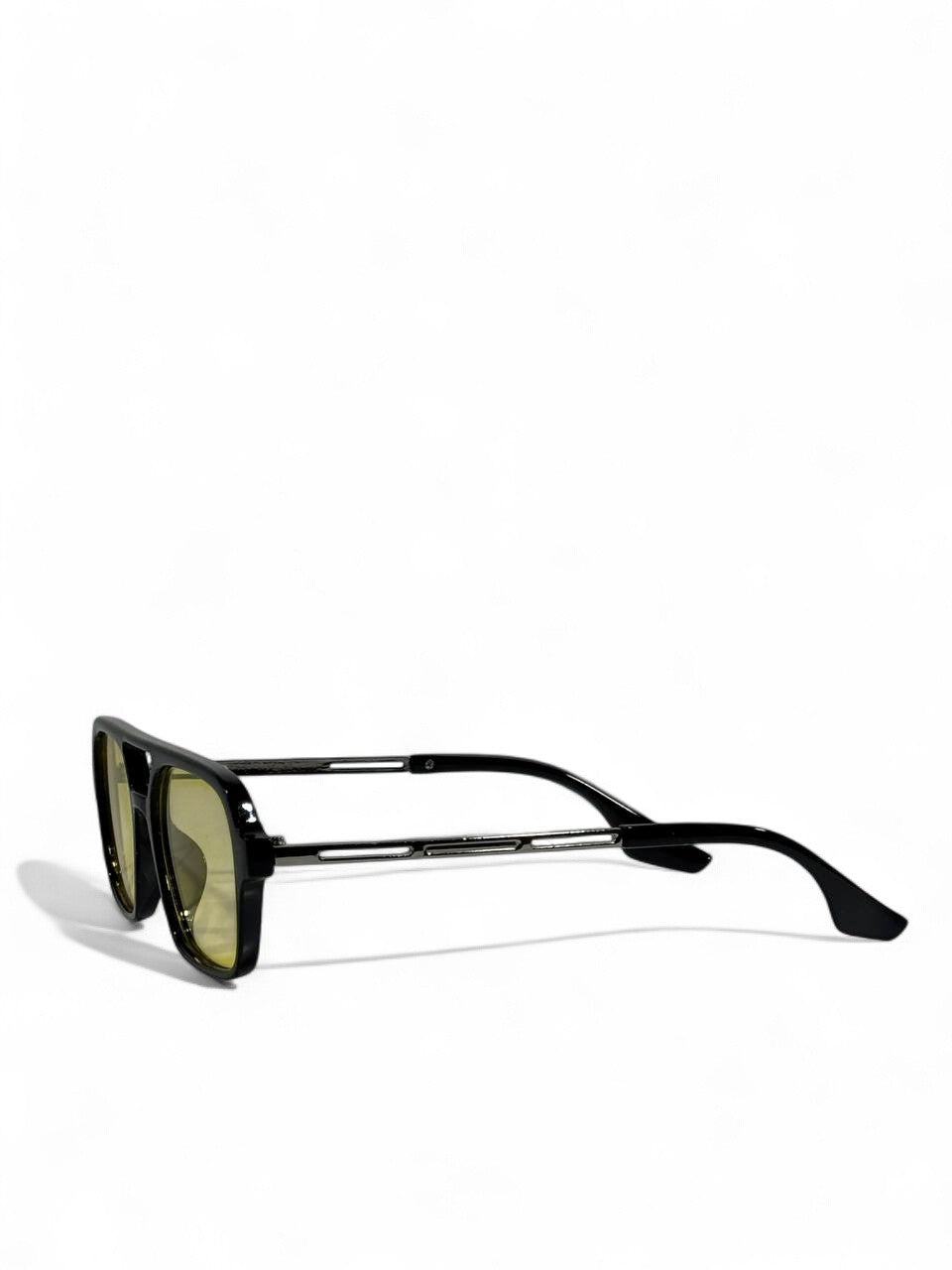 🕶️ Yellow Lens Streetwear Sunglasses – Bold Modern Edge