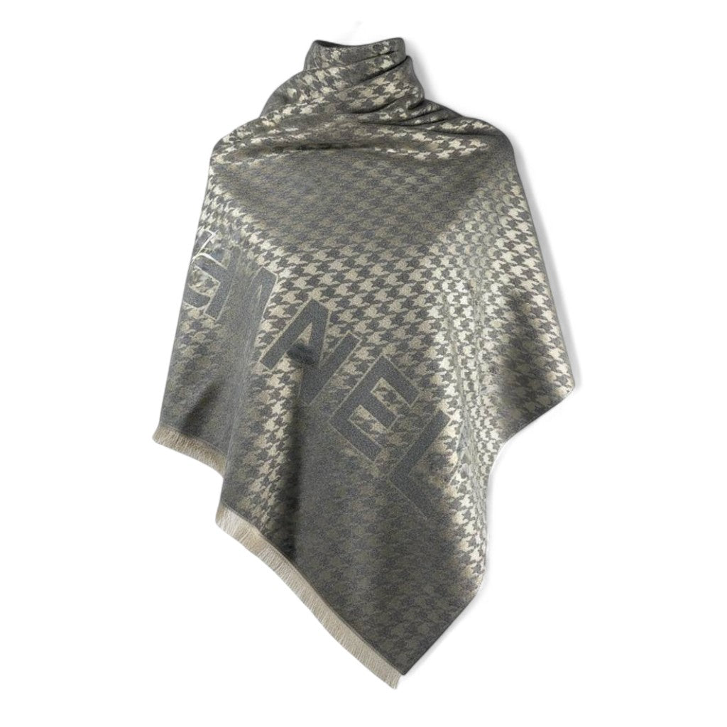 🤍🖤 Chanel Double-Face Scarf – Grey Elegance Edition