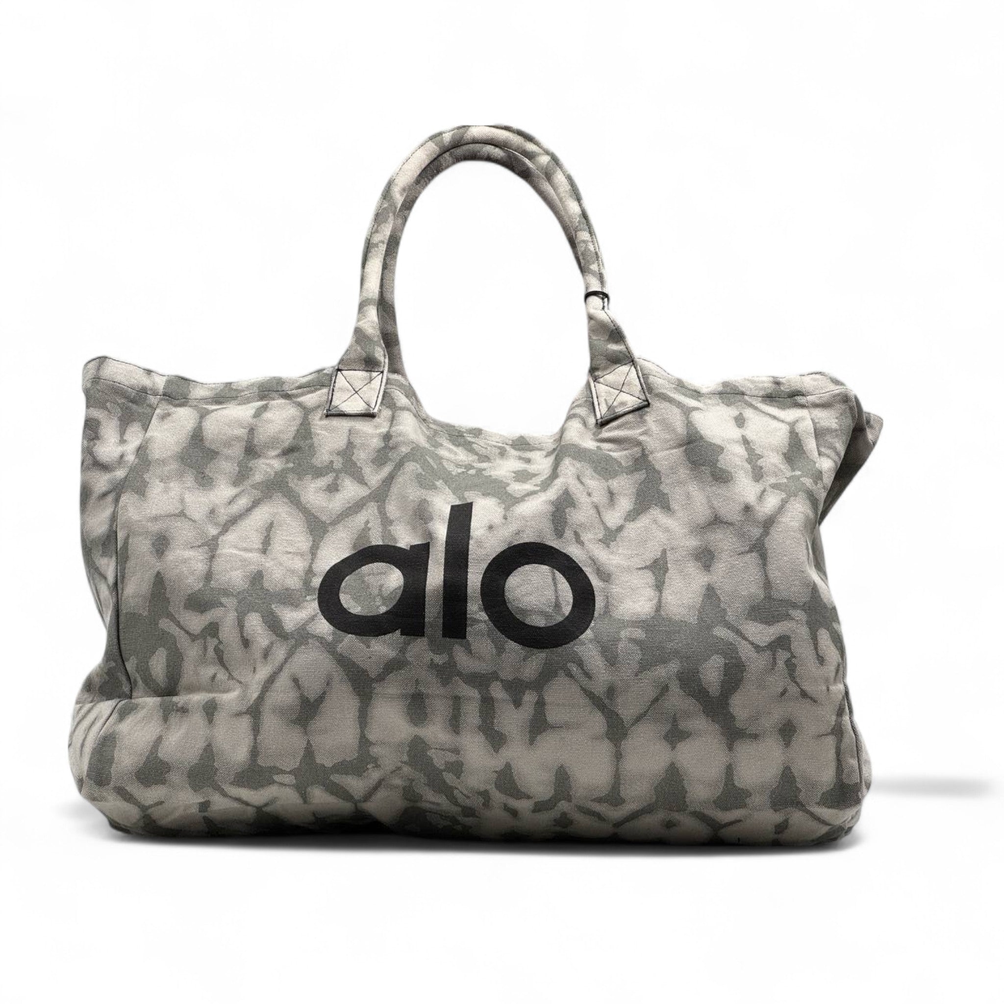 Alo Yoga Oversized Quilted Gym Tote 🖤🧘 – Marble Camo Edition
