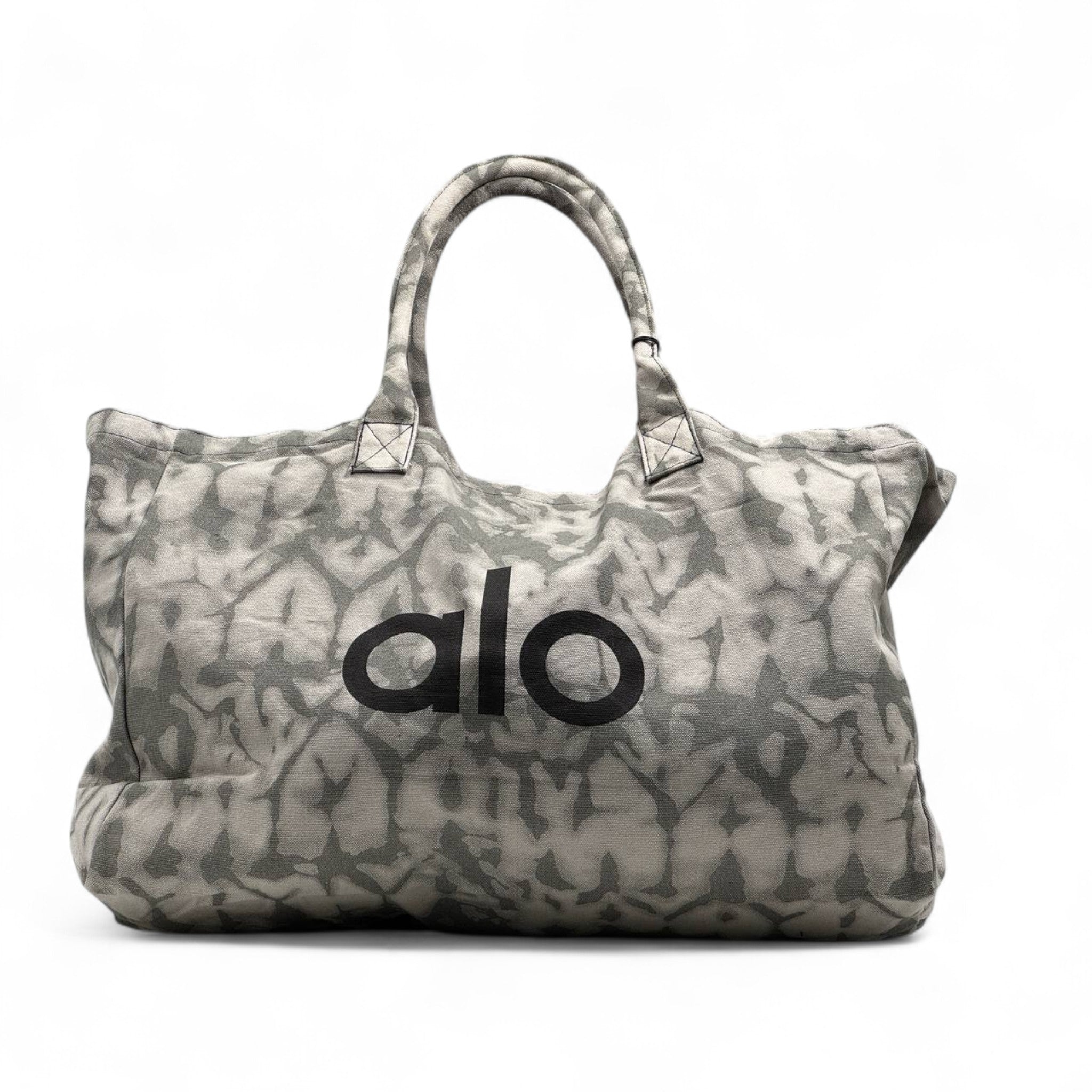 Alo Yoga Oversized Quilted Gym Tote 🖤🧘 – Marble Camo Edition
