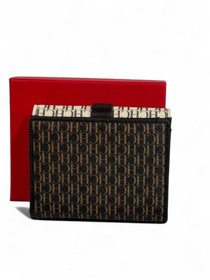 🖤 Carolina Herrera CH Monogram Wallet – Dual-Tone Elegance Edition 🤍🤎