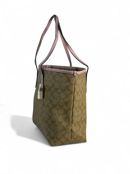 🌸 Coach Signature Canvas Tote — Pink Edge Edition 🌸