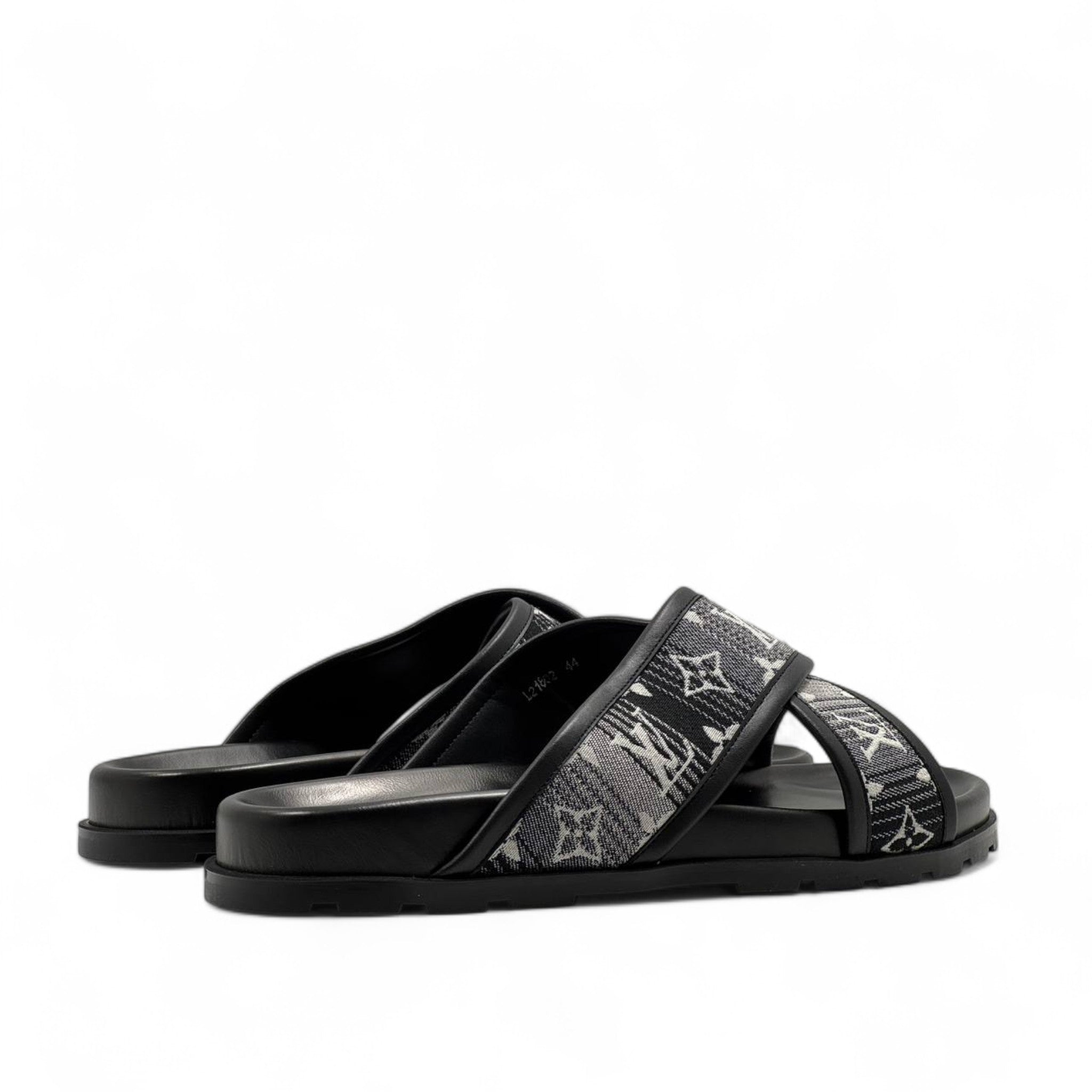 Louis Vuitton Monogram Slide Slippers – Black & Grey Signature Look 👟✨