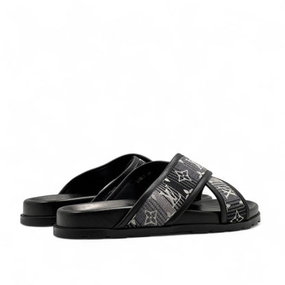 Louis Vuitton Monogram Slide Slippers – Black & Grey Signature Look 👟✨