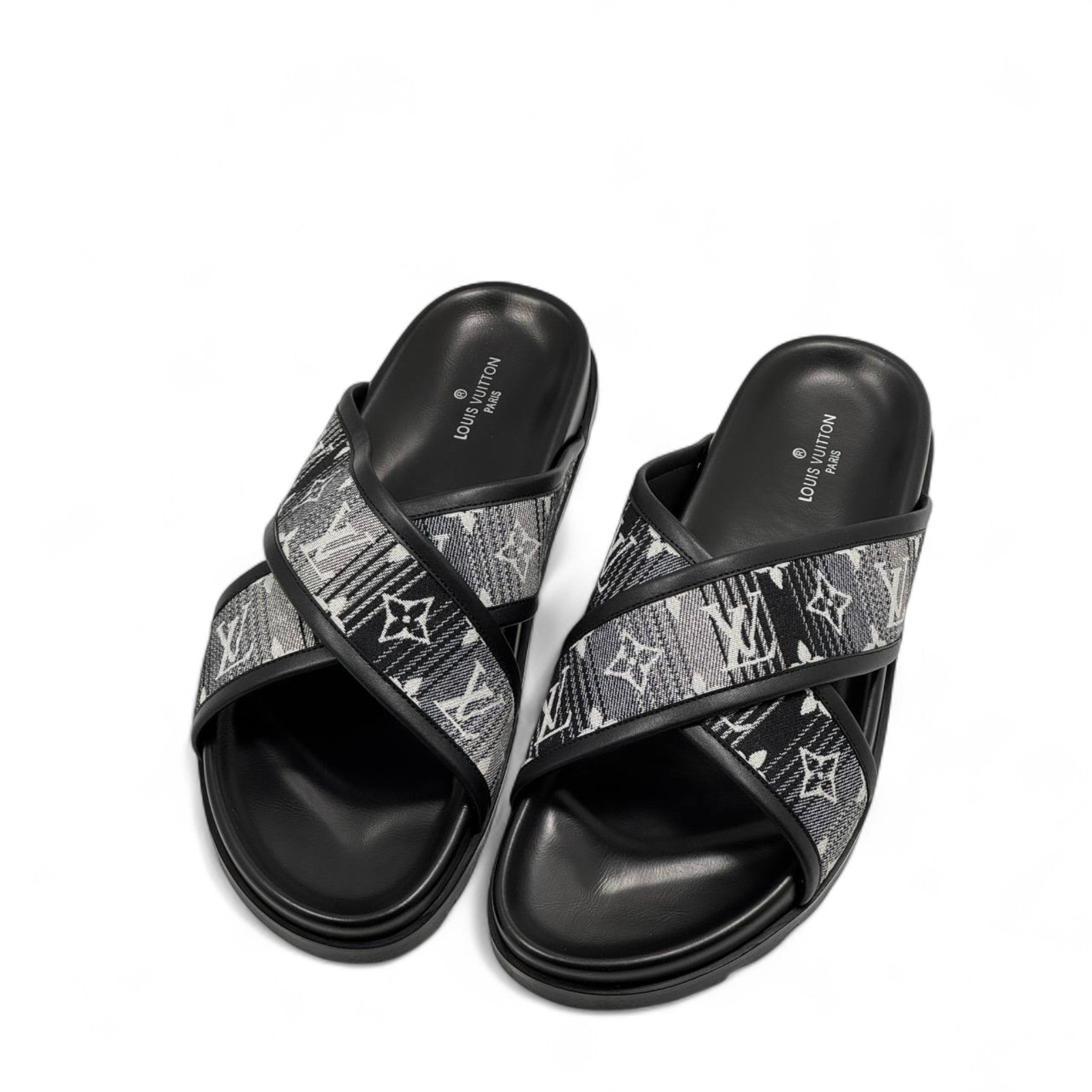 Louis Vuitton Monogram Slide Slippers – Black & Grey Signature Look 👟✨