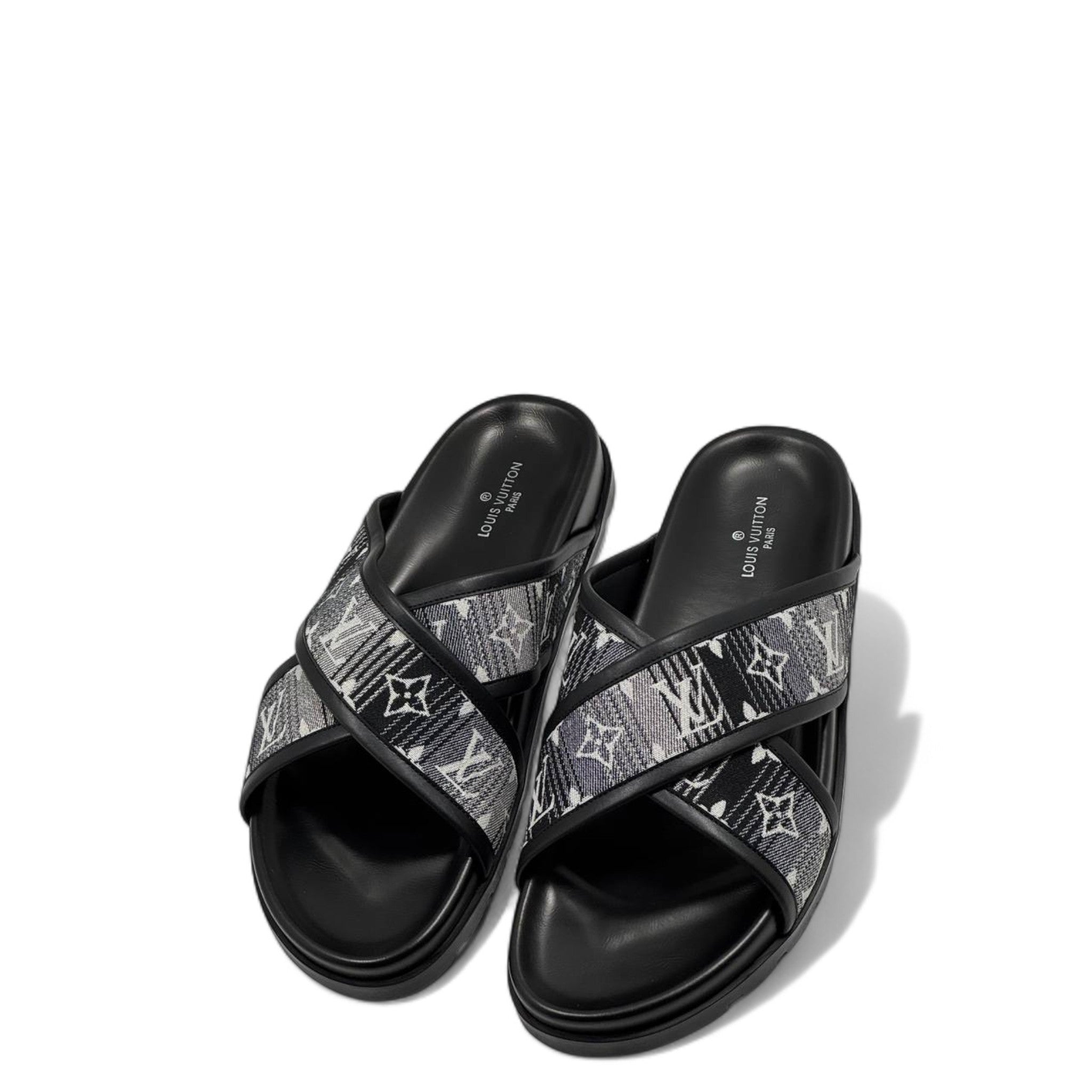 Louis Vuitton Monogram Slide Slippers – Black & Grey Signature Look 👟✨