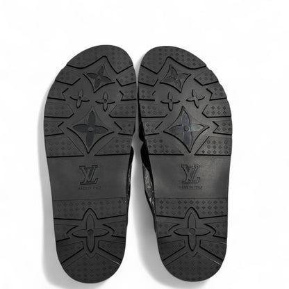 Louis Vuitton Monogram Slide Slippers – Black & Grey Signature Look 👟✨