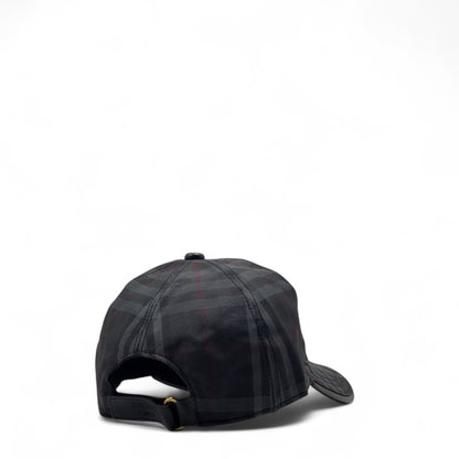 Burberry Black Checkered Cotton Cap 🖤 – Classic British Elegance with Timeless Appeal