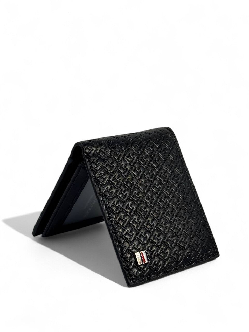 Tommy Hilfiger-Inspired Black Embossed Wallet – Precision in Every Detail 🖤✨