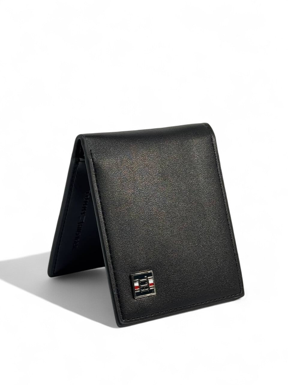 Tommy Hilfiger-Inspired TH Logo Black Wallet – Subtle Power, Timeless Design 🖤✨
