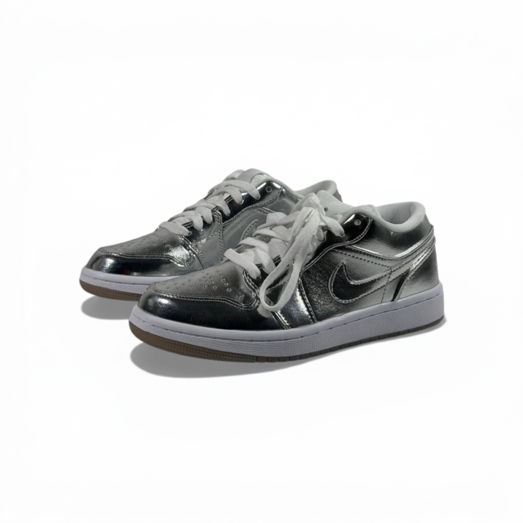 Nike Metallic Silver Sneakers 👟✨💎 Luxury Street Style Shoes – Women Fashion Trainers 🩶🔥