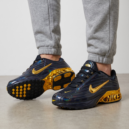 👟 Nike Shox R4 – Iridescent Black & Metallic Gold