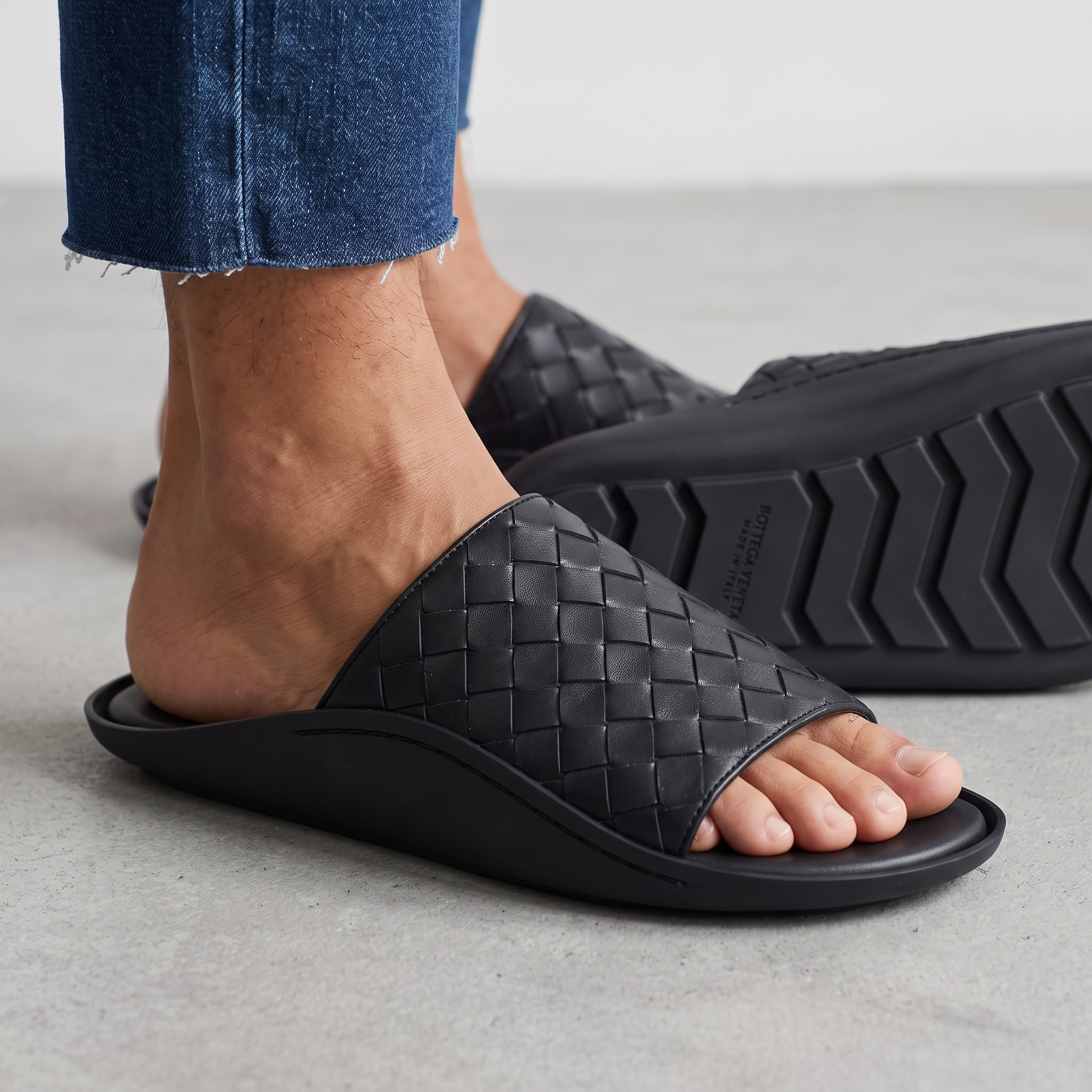 Bottega Veneta Intrecciato Slide Sandals – Black Edition 🖤✨