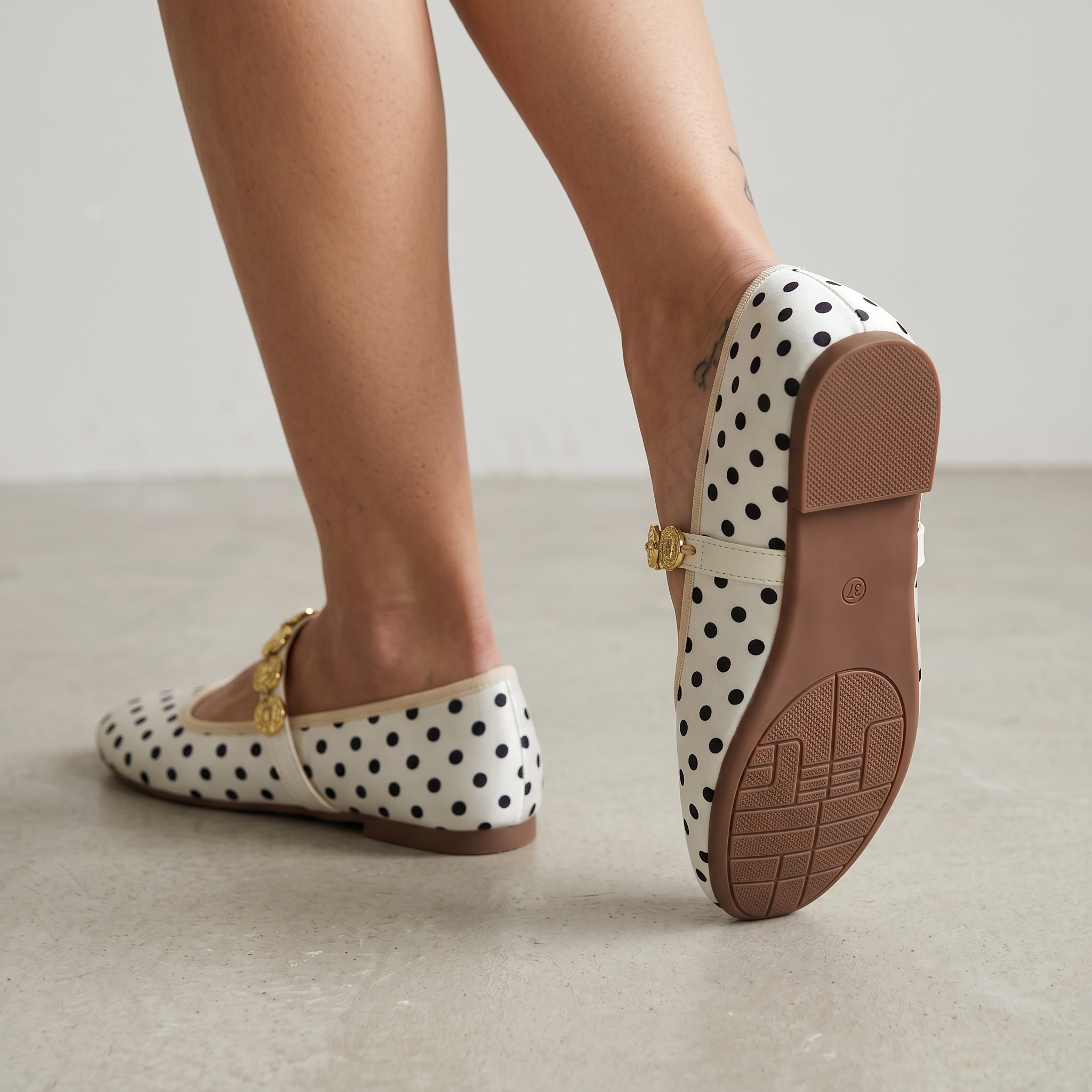 Vintage Polka Dot Mary Jane Flats ✨🤍
