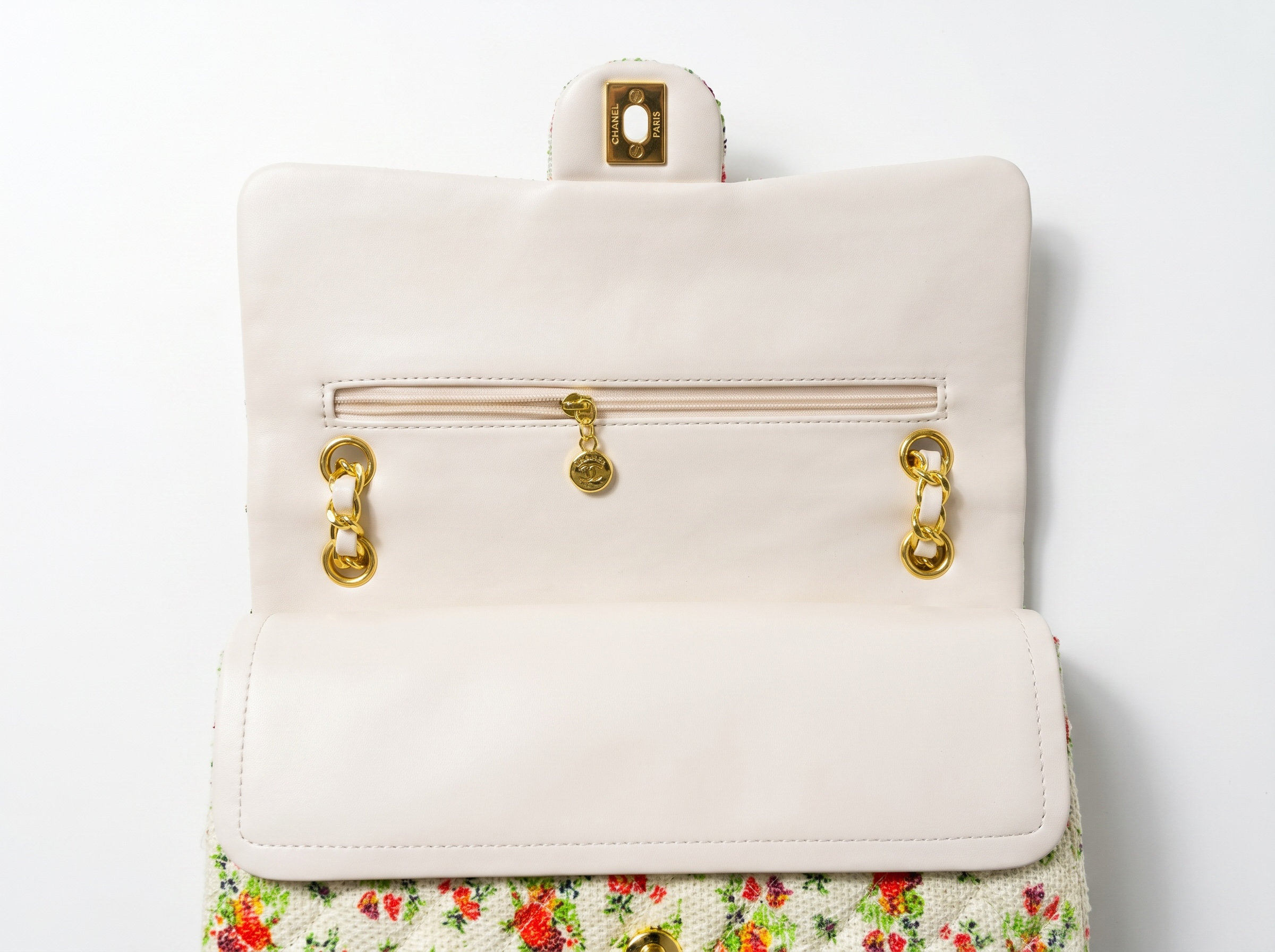 ✨ Chanel Garden Bloom Classic Flap Bag 🌺🤍