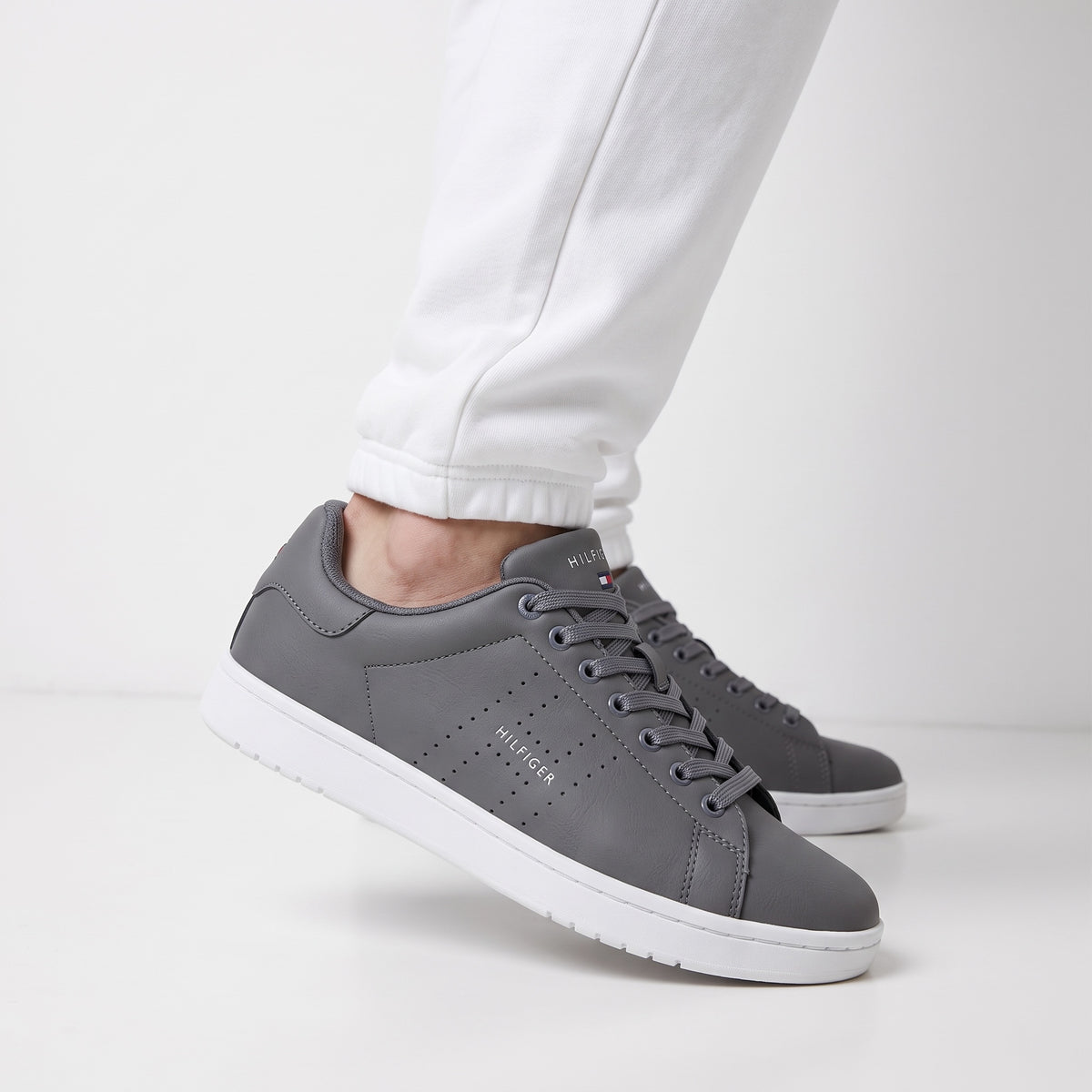 Tommy Hilfiger grey low-top court sneakers with white sole