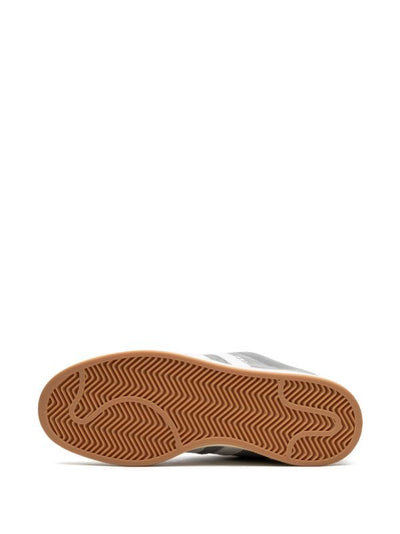 Adidas Campus low-top grey suede sneakers with white 3‑Stripes and gum sole