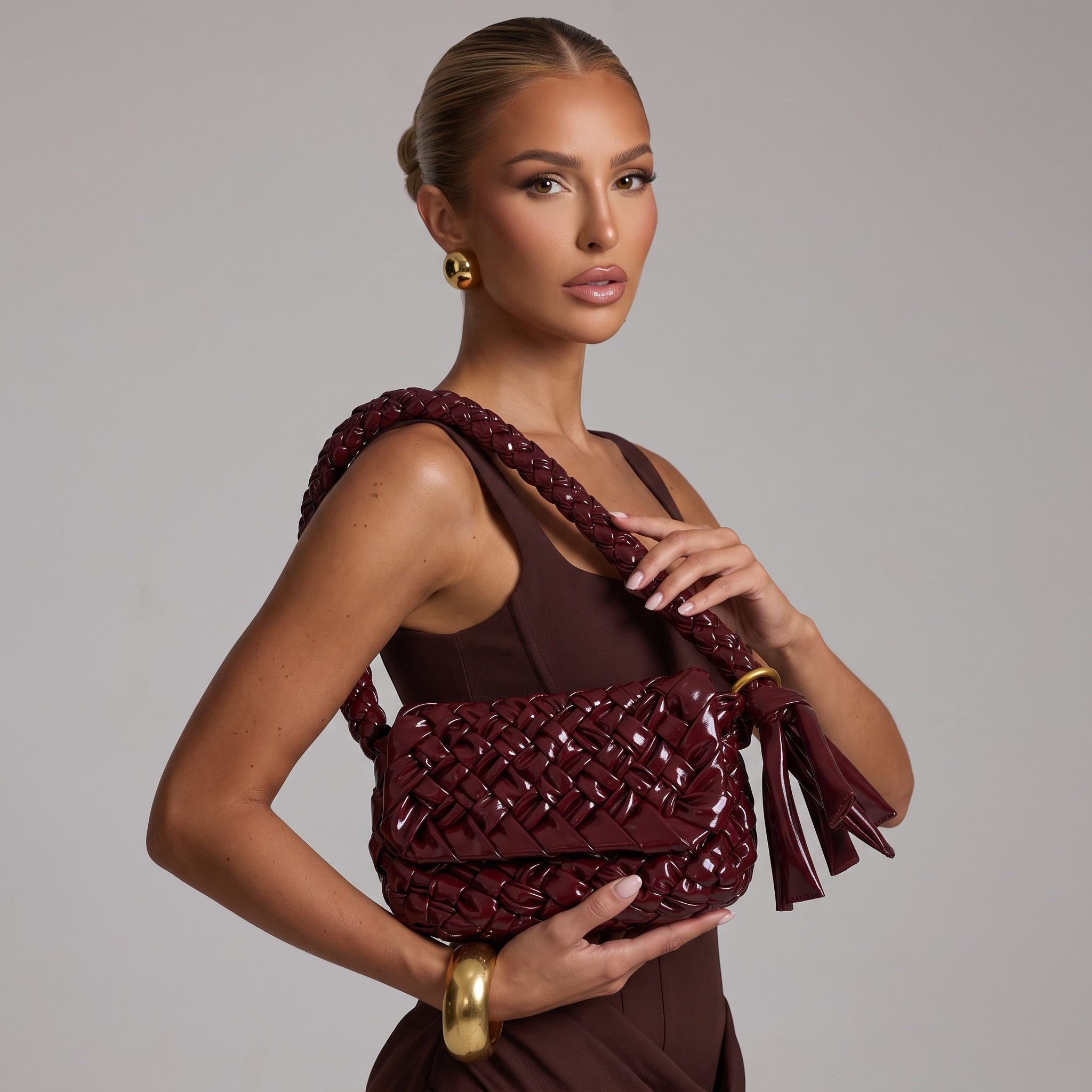 🔥 Bottega Veneta Handmade Woven Shoulder Bag – Burgundy Artisan Edition 🔥