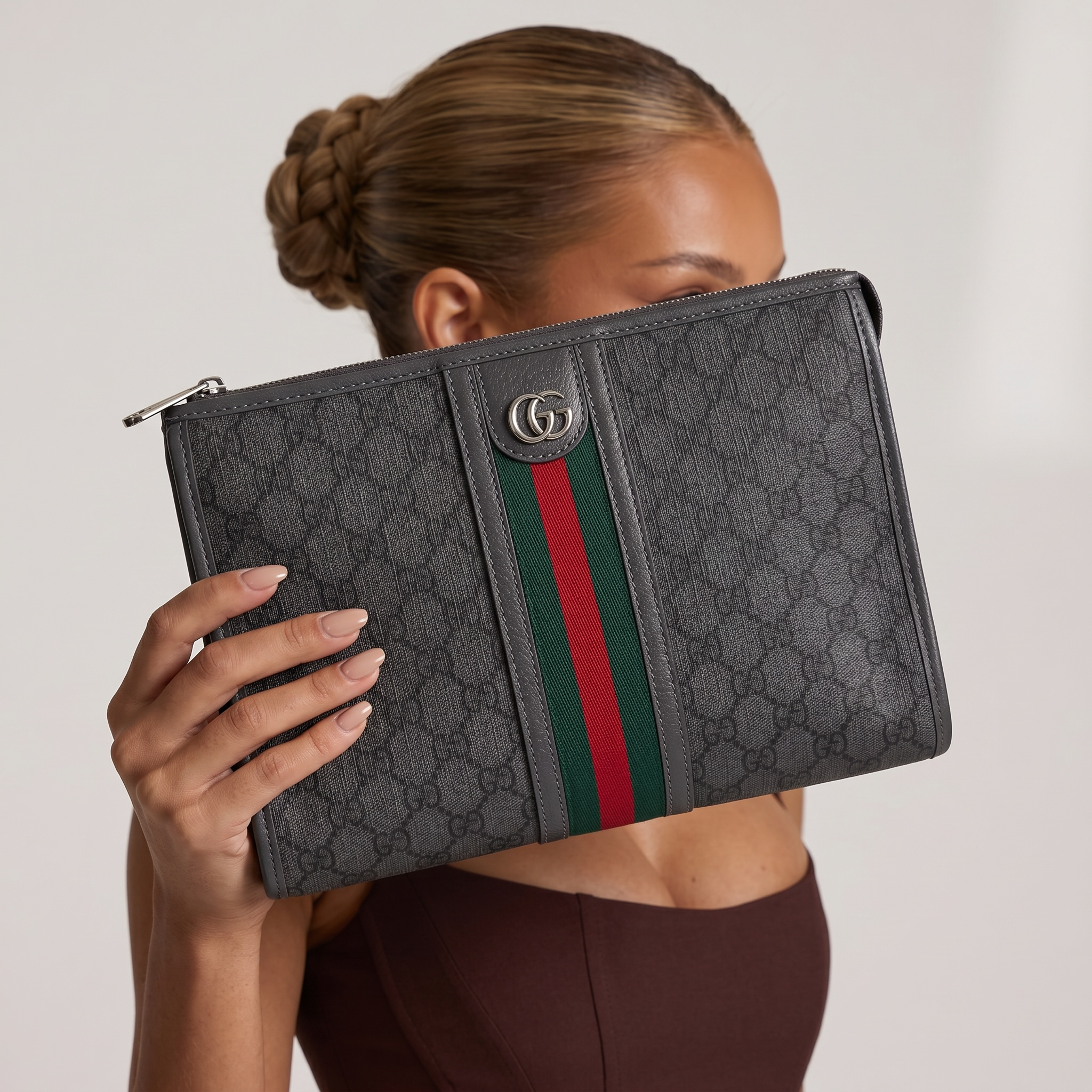 Gucci Grey GG Supreme Web Stripe Clutch 🩶💚❤️✨💼🔥