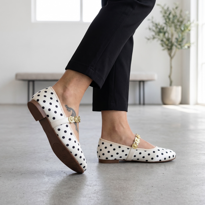 Vintage Polka Dot Mary Jane Flats ✨🤍