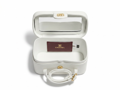 🤍 Chanel White Vintage Vanity Shoulder Bag 🤍