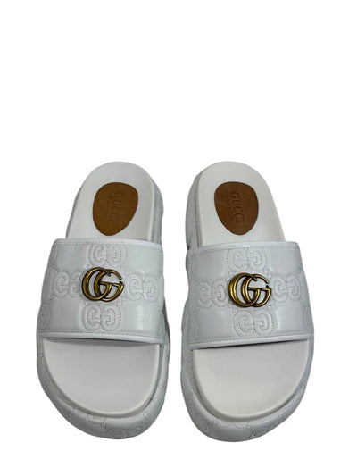 GUCCI GG Embossed Slide Sandals – White Edition 🤍✨
