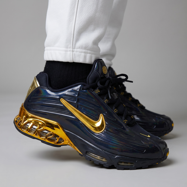 👟 Nike Shox R4 – Iridescent Black & Metallic Gold