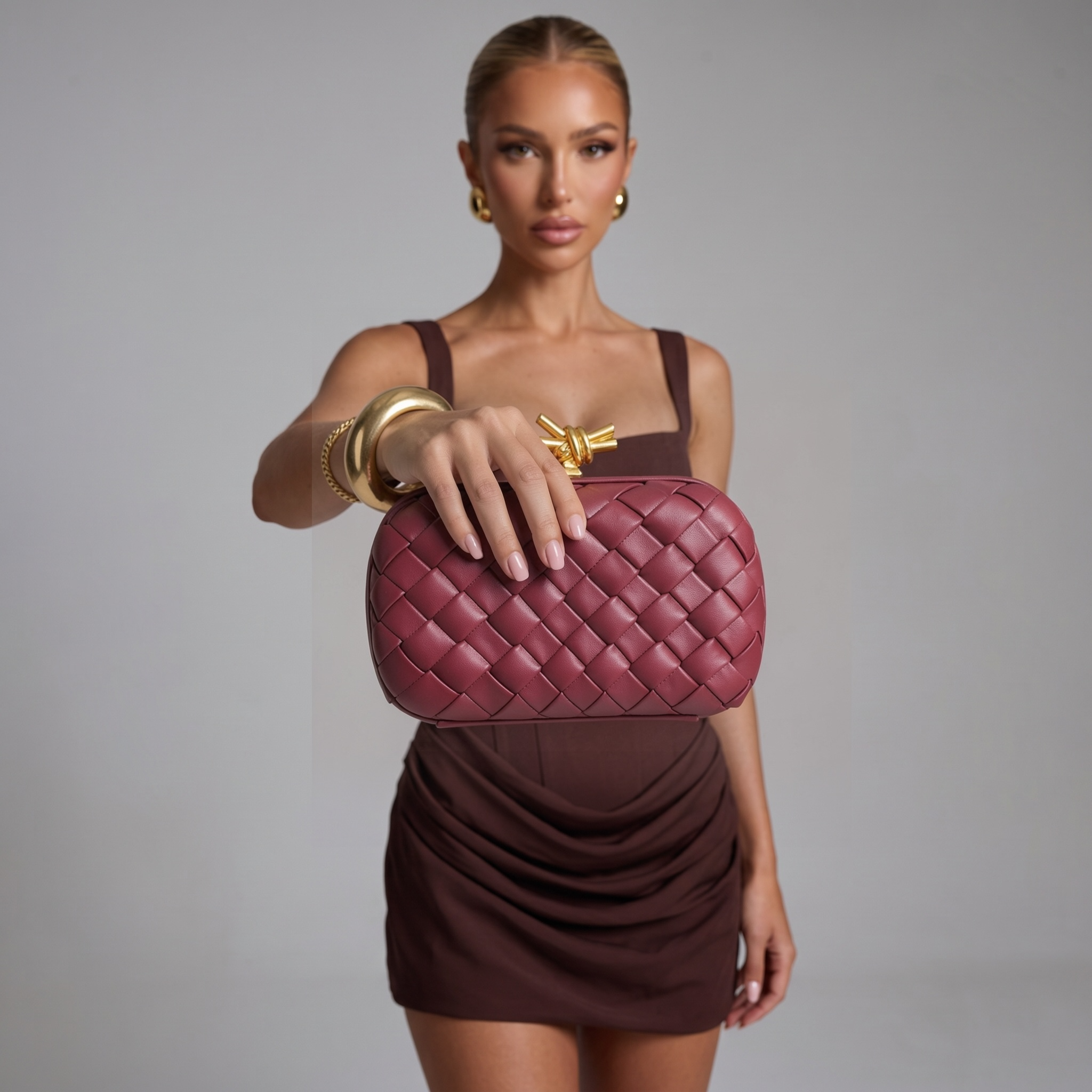 Bottega Veneta Intrecciato Knot Clutch Deep Red❤️✨