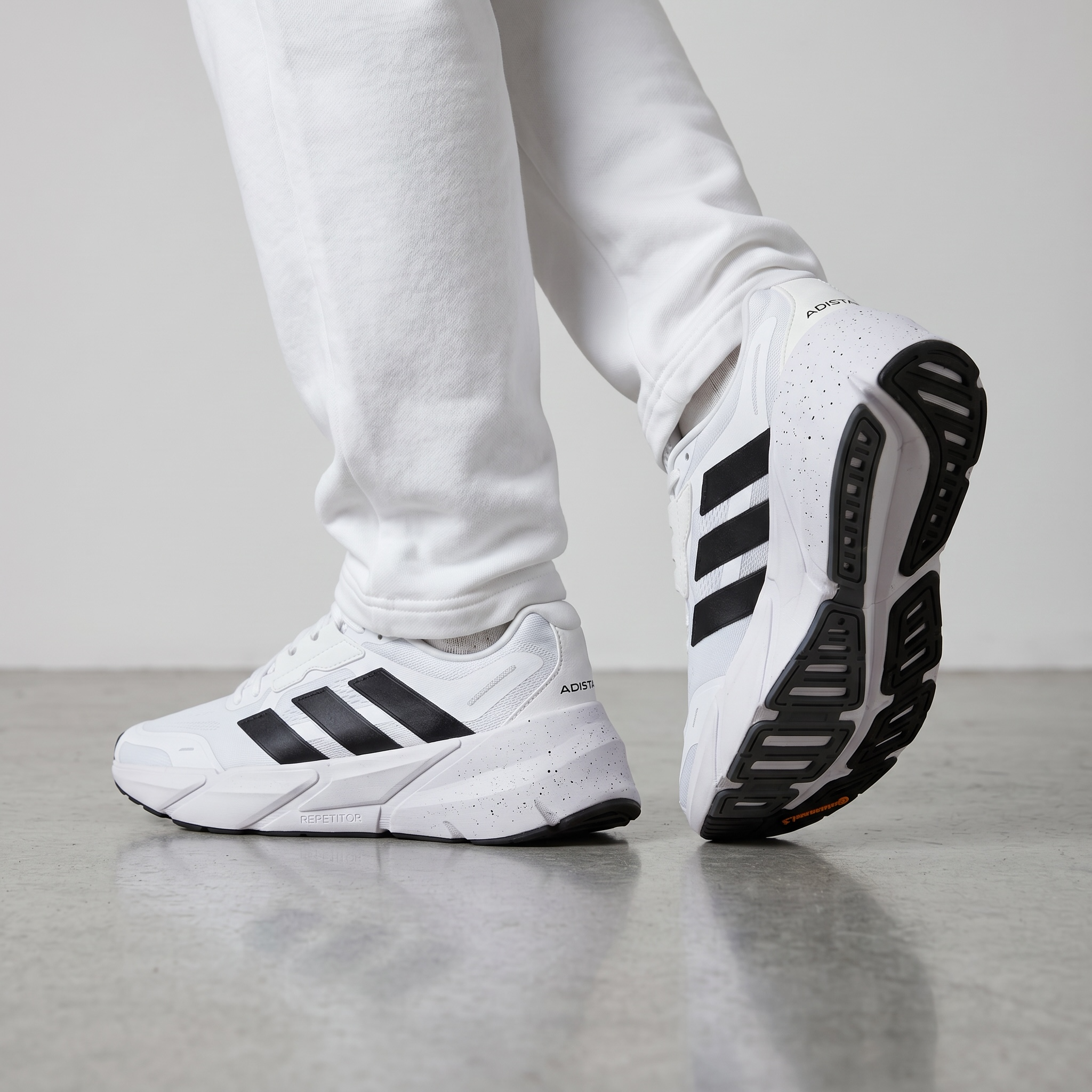 🤍🖤 Adidas Rapidmove Training Sneakers – White & Black Edition 👟⚡