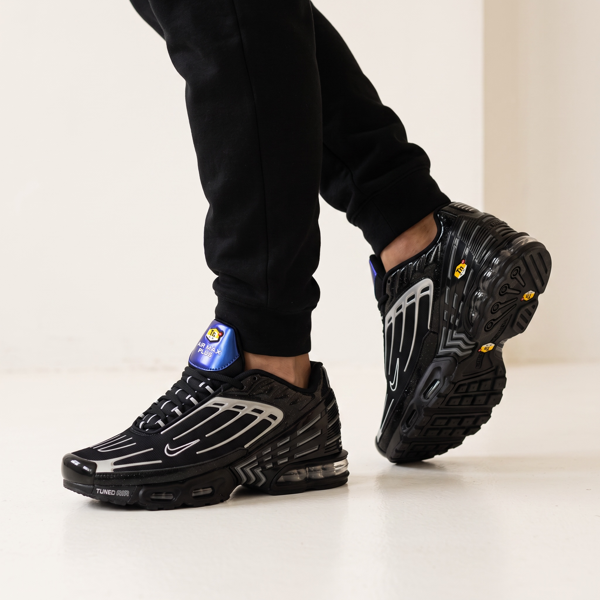 Nike Air Max Plus – Black Iridescent ✨