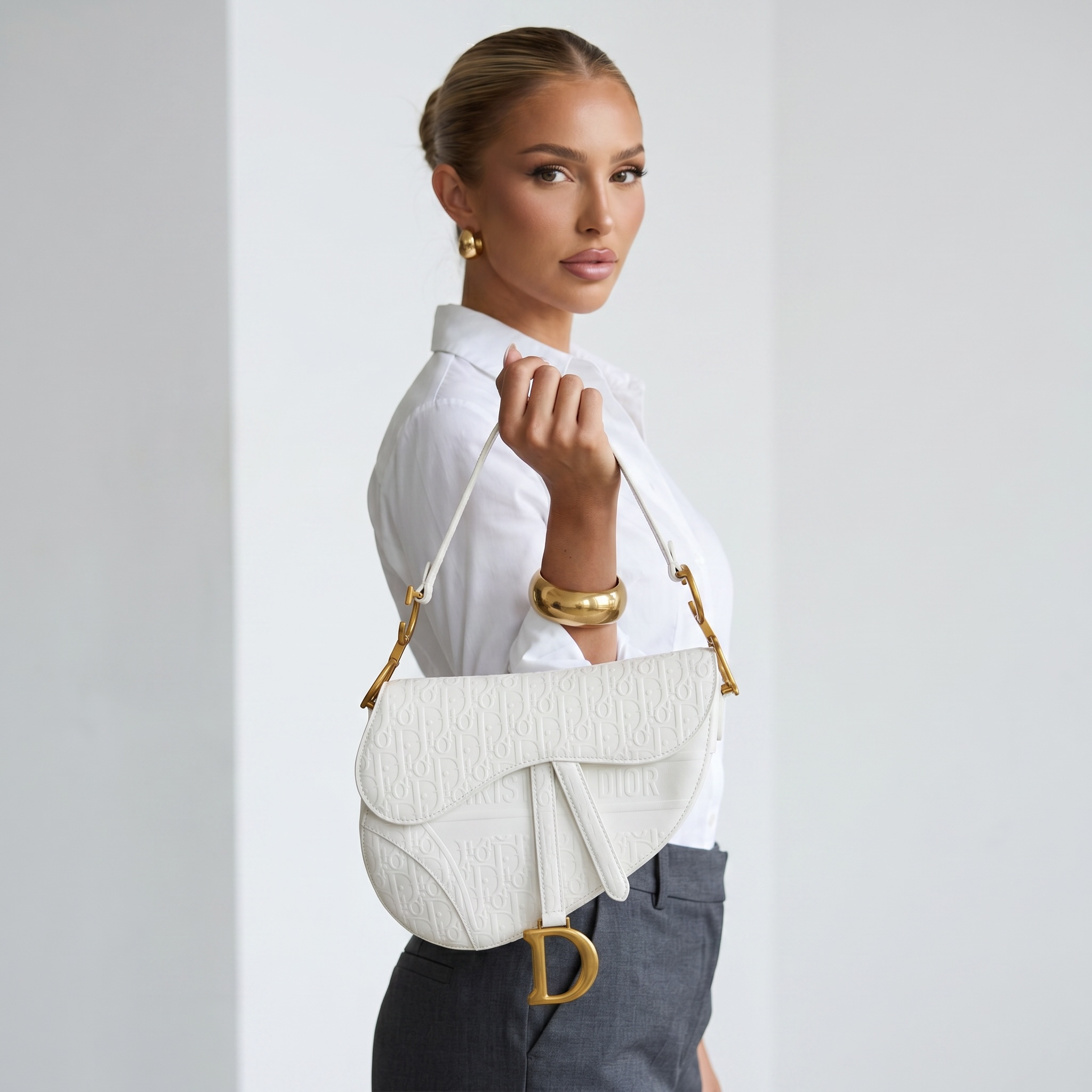 🤍 Christian Dior Saddle Bag – White Oblique Embossed Leather