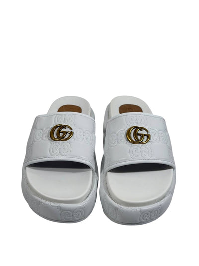 GUCCI GG Embossed Slide Sandals – White Edition 🤍✨