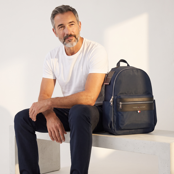 🎒 Tommy Hilfiger Signature Backpack – Navy Blue Premium Edition 🔵✨