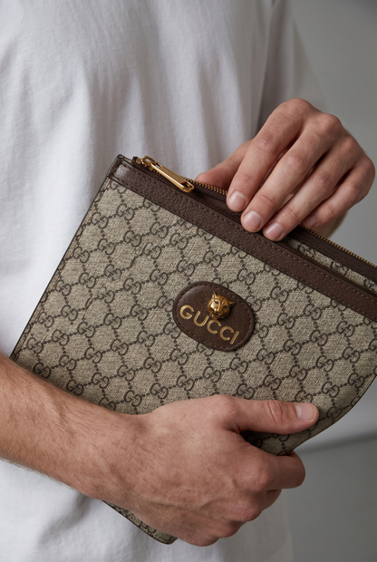 Gucci GG Supreme Tiger Logo Clutch Bag 🤎✨