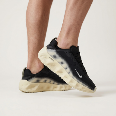 ⚡👟 Nike Futuristic Performance Sneakers – Black with Translucent Sole 🖤✨