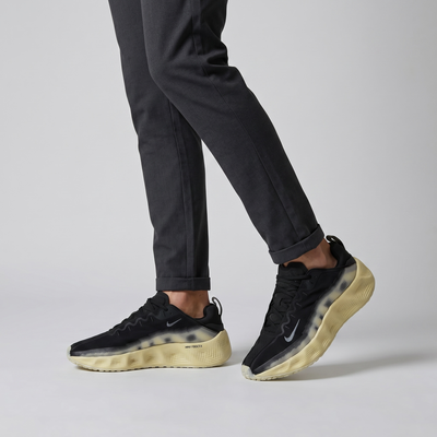 ⚡👟 Nike Futuristic Performance Sneakers – Black with Translucent Sole 🖤✨