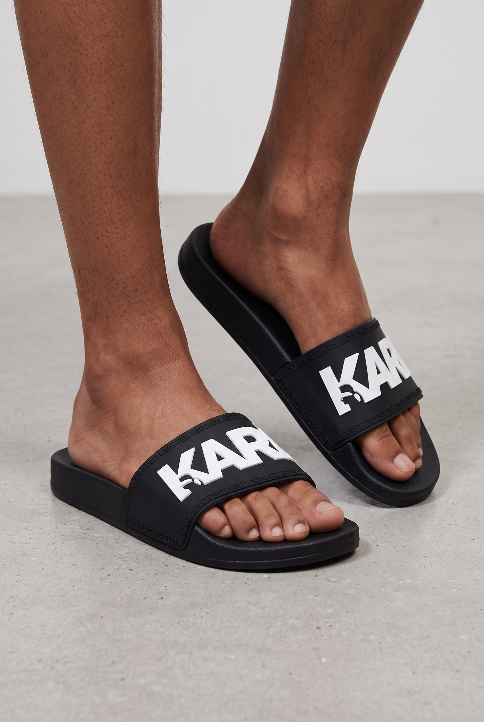 🖤🤍✨ Karl Lagerfeld Logo Slide Slippers – Black & White Statement Edition ✨🤍🖤