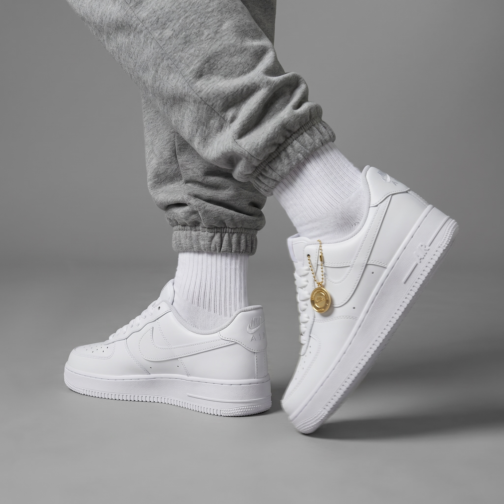 🤍👟 Nike Air Force 1 Triple White Gift Set – Premium Edition 🎁✨