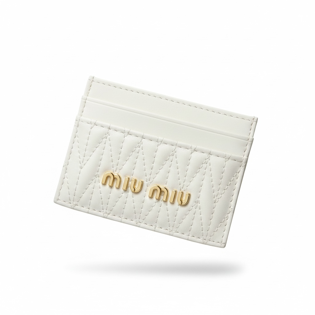 🤍 Miu Miu Quilted White Leather Card Holder – Timeless Elegance