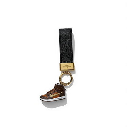 ICONIC LOUIS VUITTON SNEAKER KEYCHAIN – BLACK MONOGRAM LUXURY EDITION ✨👟🖤