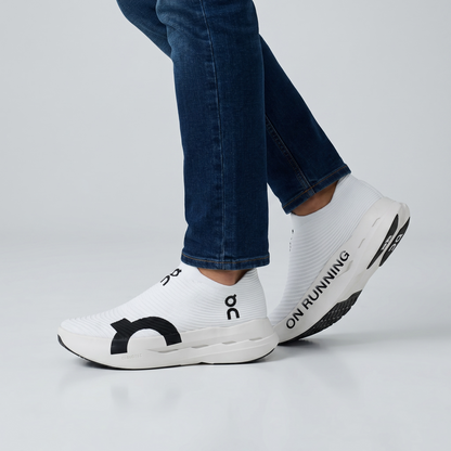 On Cloud UltraFlex Knit Sneakers ⚪⚫