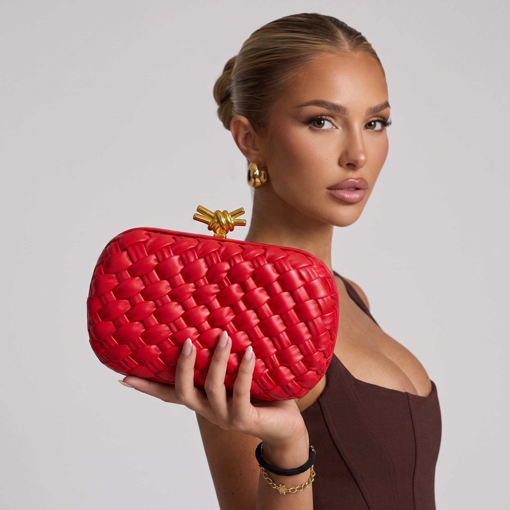 Bottega Veneta Intrecciato Knot Clutch – Bold Red ❤️✨