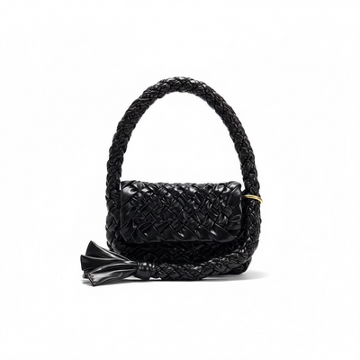 🔥 Bottega Veneta Handmade Woven Shoulder Bag – Black Artisan Edition 🔥