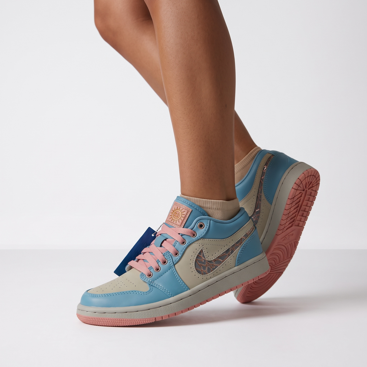 Nike Dunk Low Blue & Pink Sneakers 👟💙🌸 Trendy Streetwear Shoes – Women Casual Fashion Trainers ✨🔥