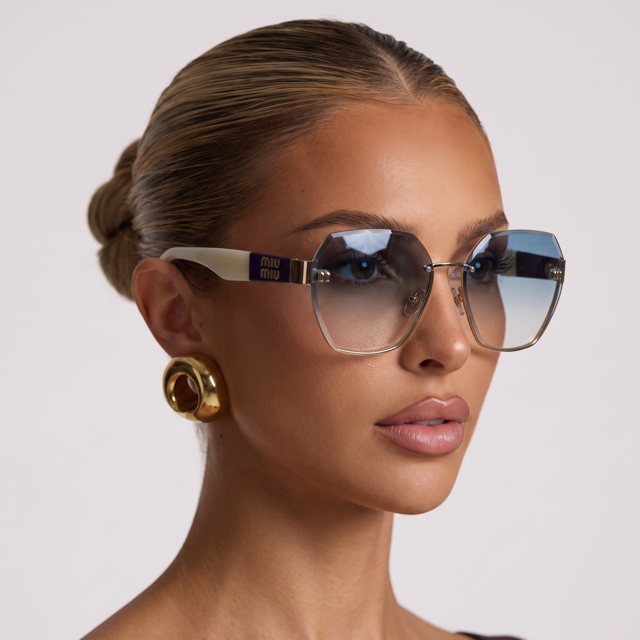🕶️ Miu Miu Oversized Geometric Sunglasses – Chic Luxury & Contemporary Glamour ✨🤍💙